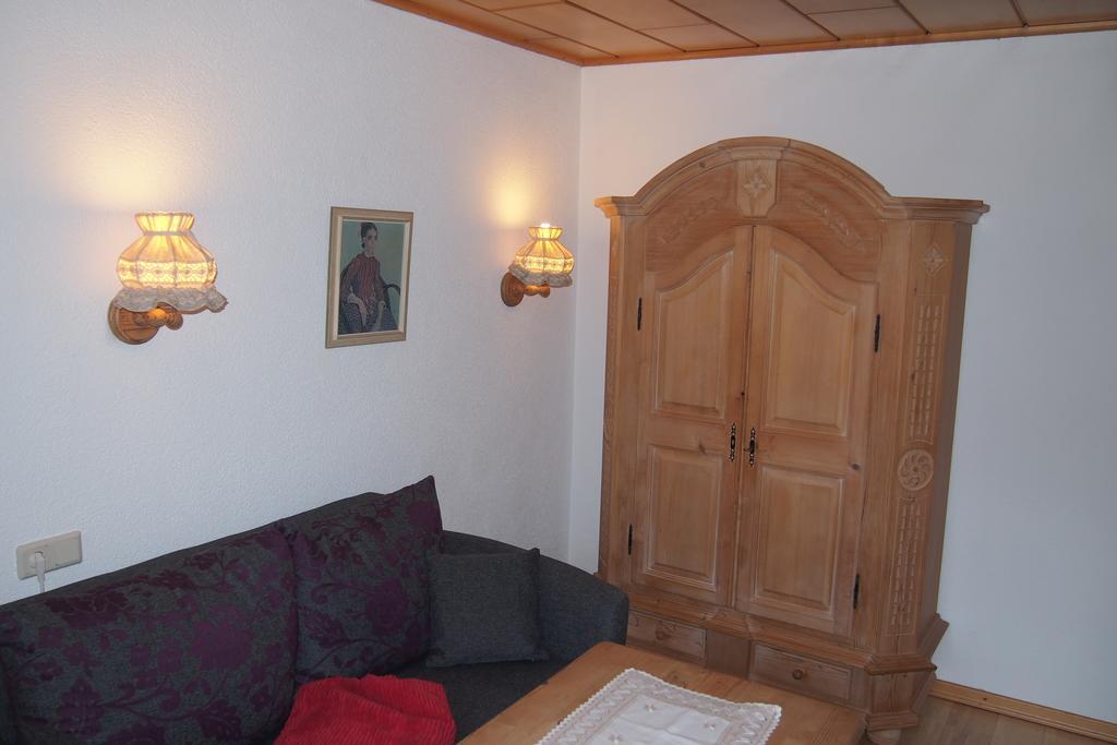 Haus Bergwelt Apartment Grän Екстериор снимка