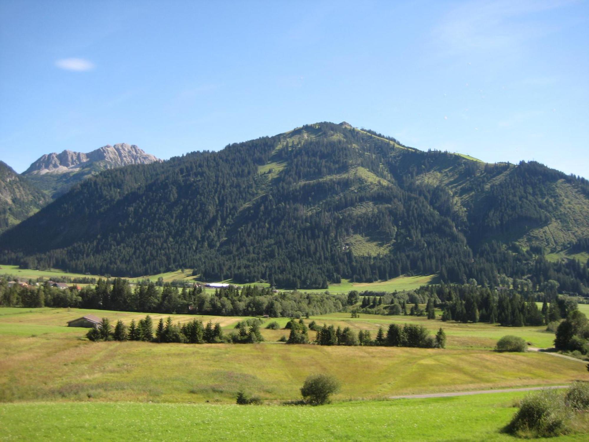 Haus Bergwelt Apartment Grän Екстериор снимка