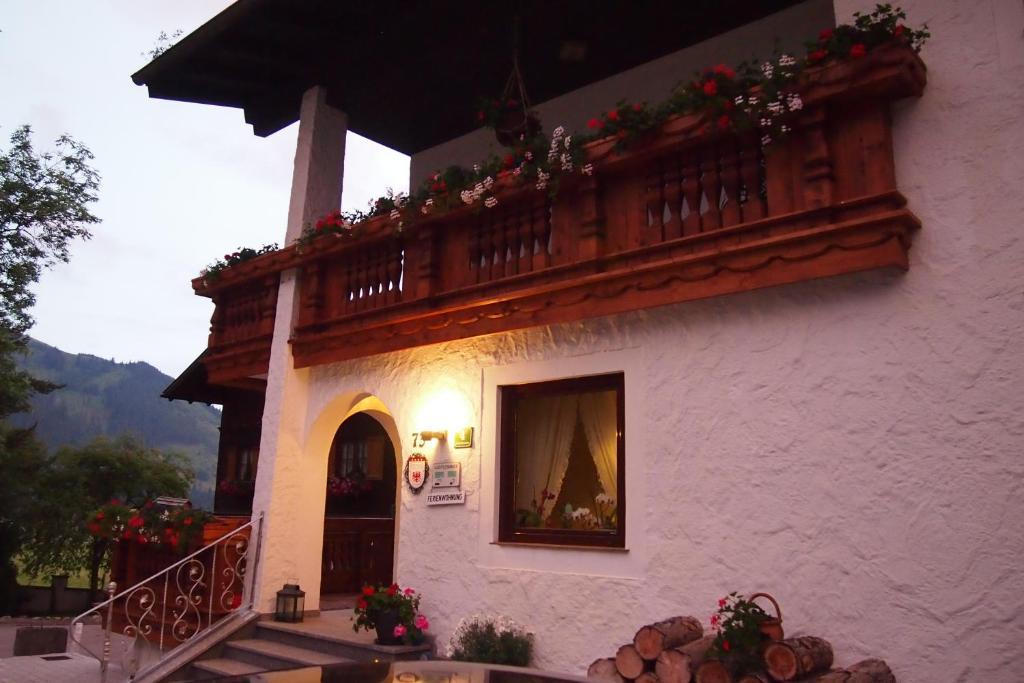 Haus Bergwelt Apartment Grän Екстериор снимка