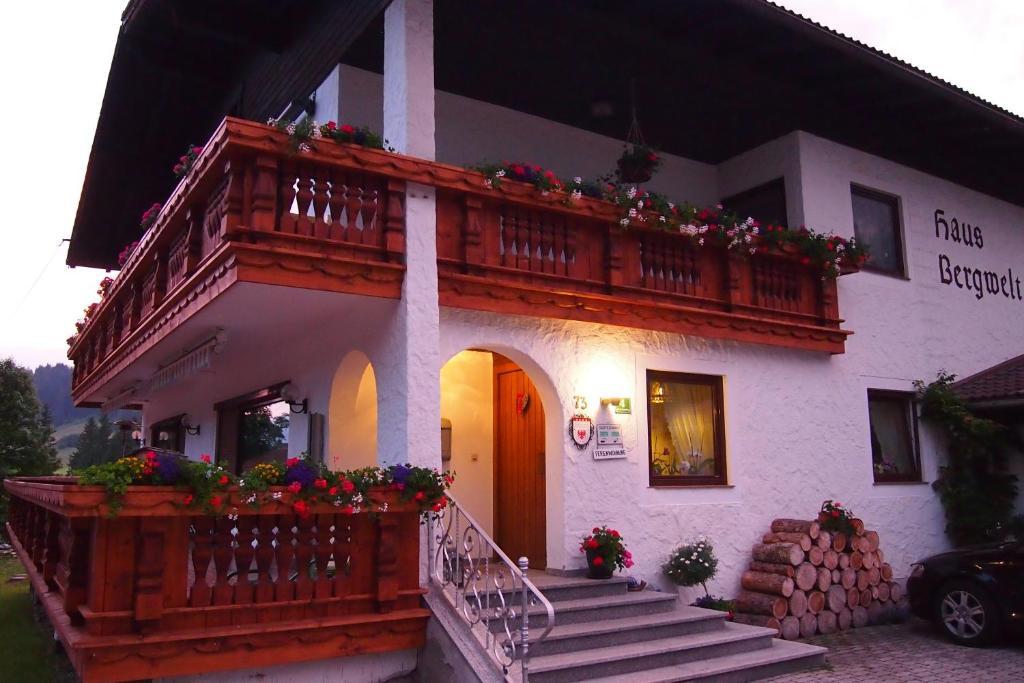 Haus Bergwelt Apartment Grän Екстериор снимка